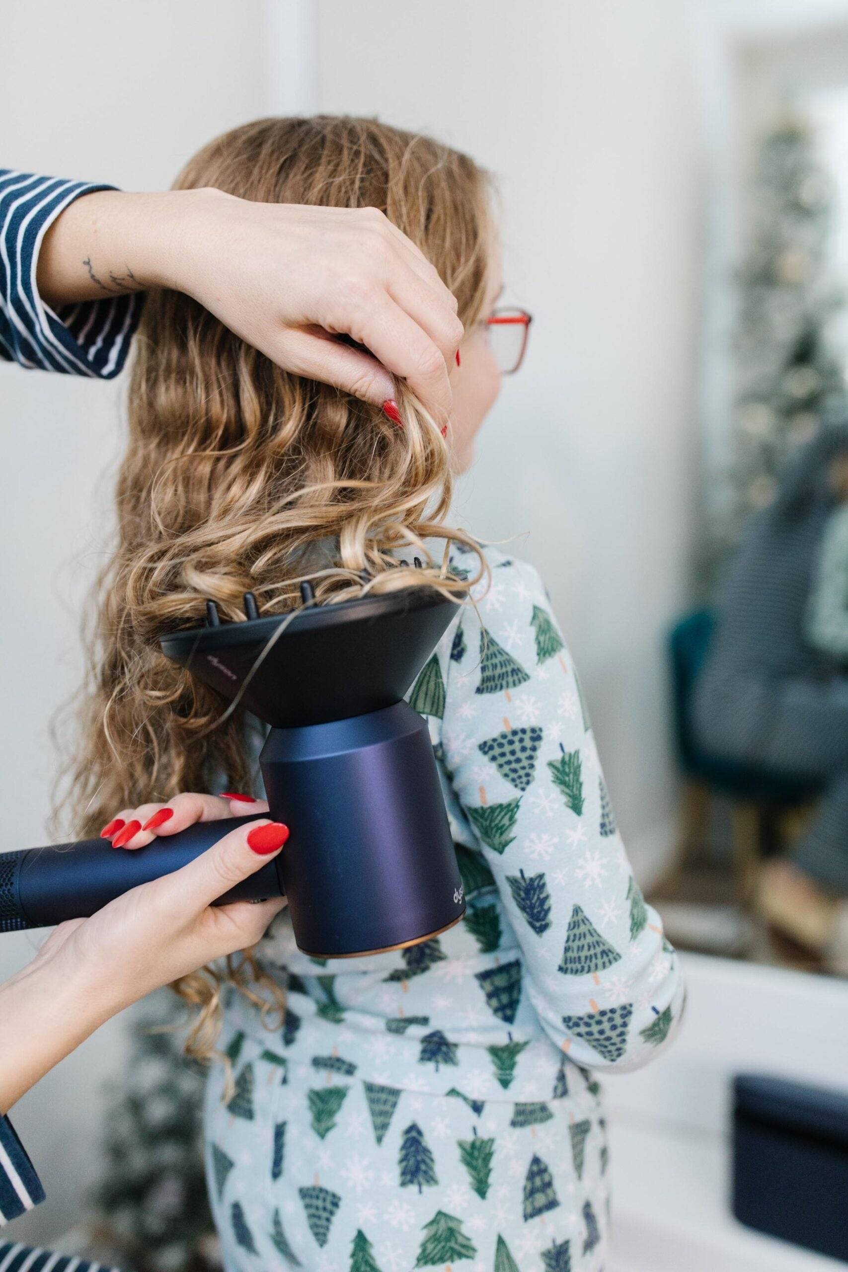 Hairdryer with diffuser