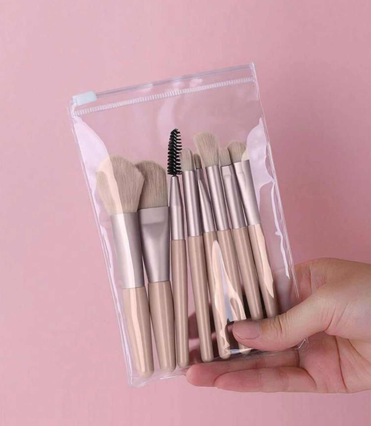 Set of 8 makeup brushes