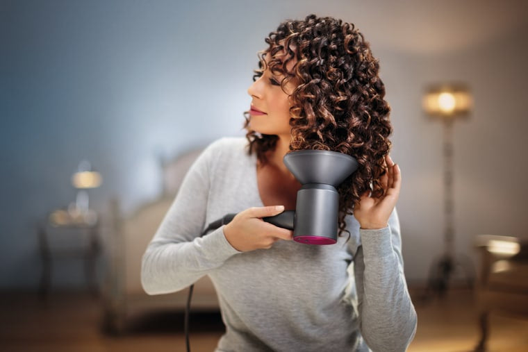 Hairdryer with diffuser