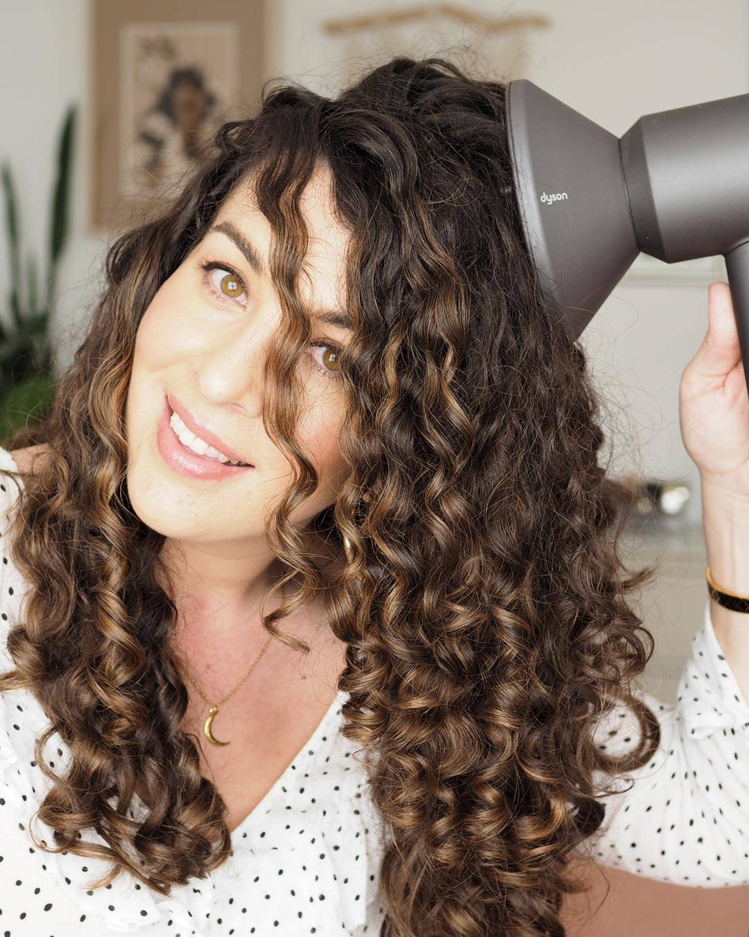 Hairdryer with diffuser