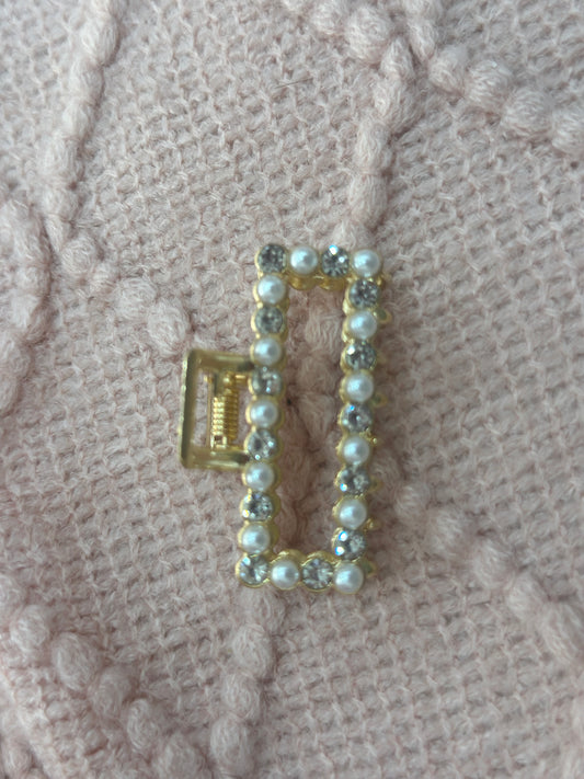 Medium pearl clip